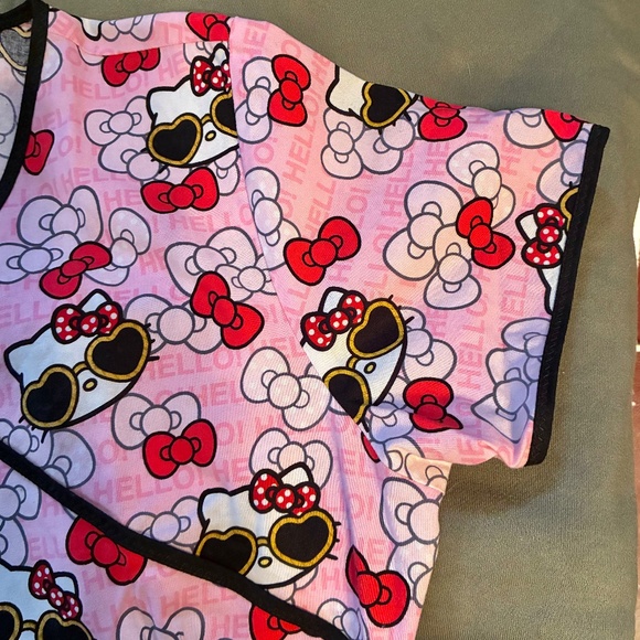 "Sanrio-Hello Kitty" scrub top, M like new condition - Picture 10 of 11